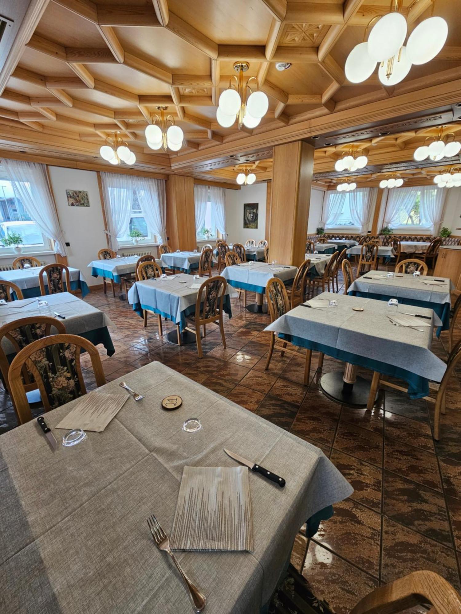 Hotel Ideal Sarche di Calavino Bagian luar foto