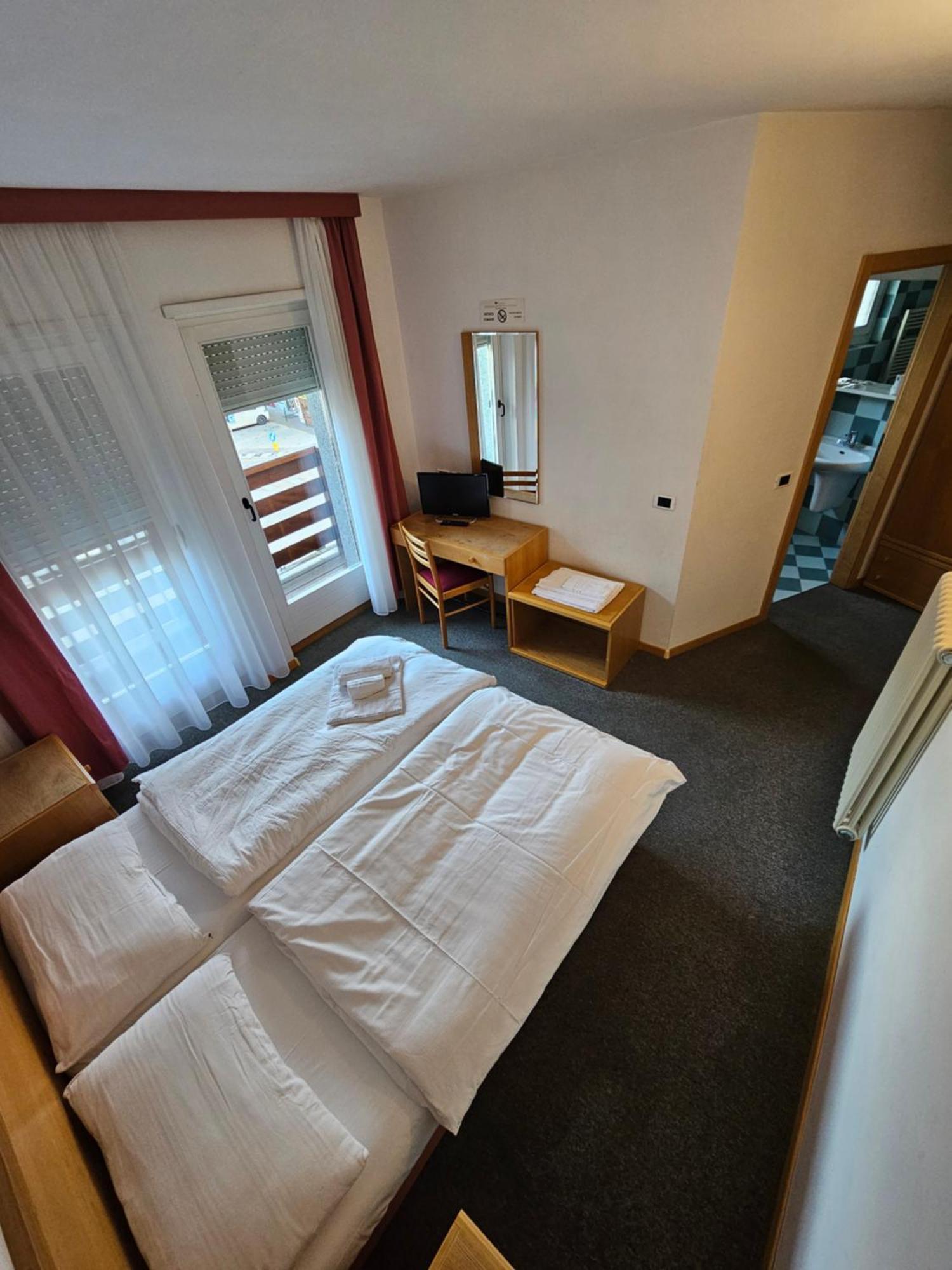 Hotel Ideal Sarche di Calavino Bagian luar foto
