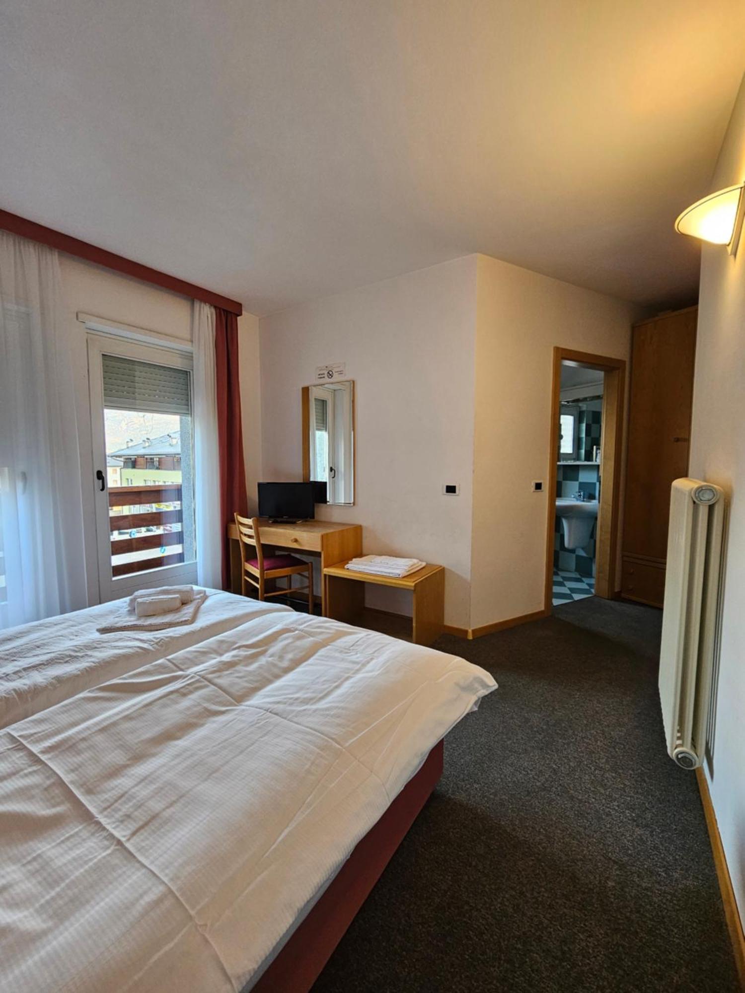 Hotel Ideal Sarche di Calavino Bagian luar foto